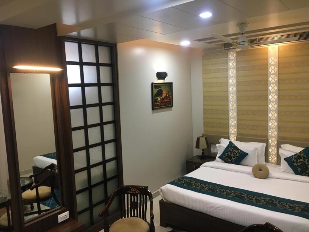 Hotel Ozas Grand バラナシ エクステリア 写真