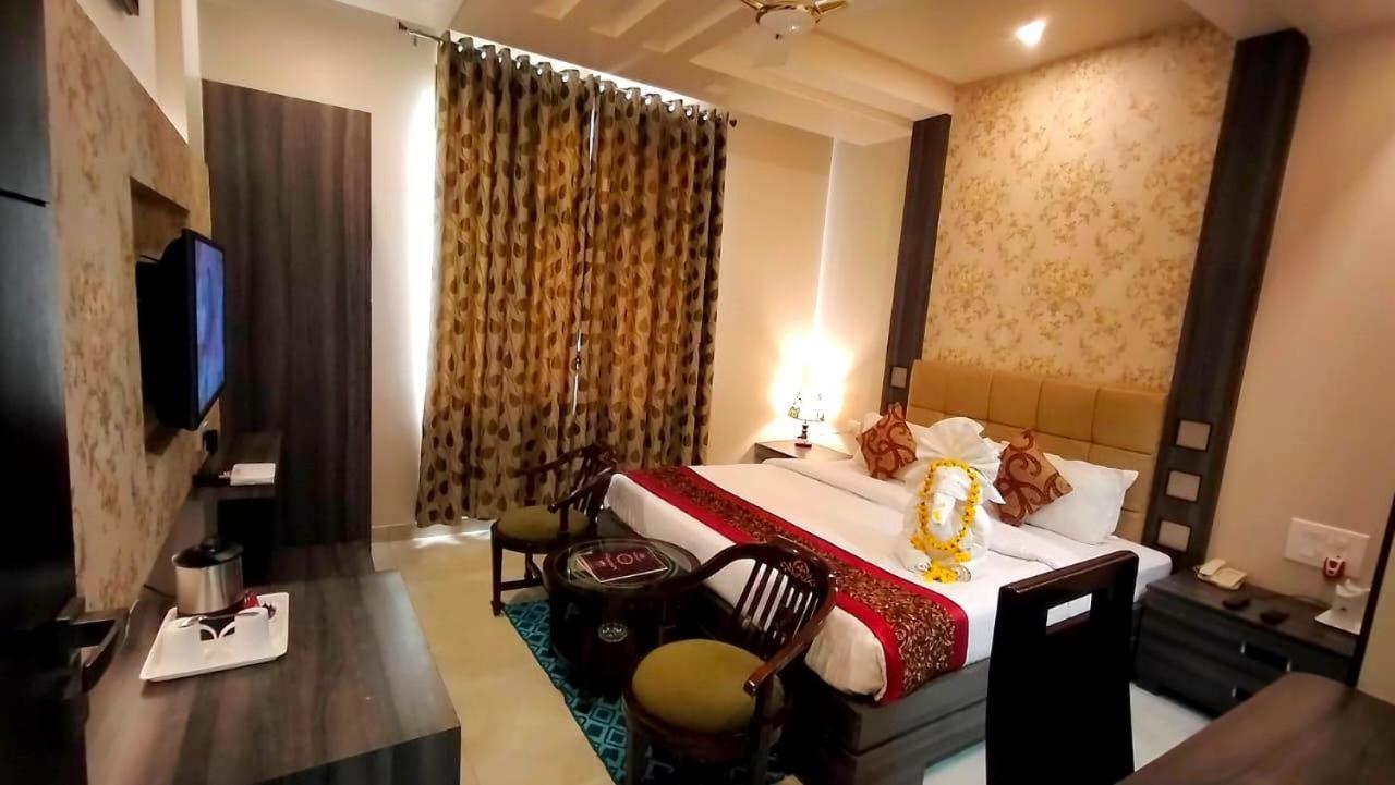 Hotel Ozas Grand バラナシ エクステリア 写真