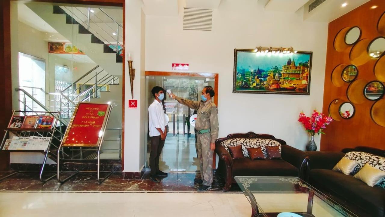 Hotel Ozas Grand バラナシ エクステリア 写真