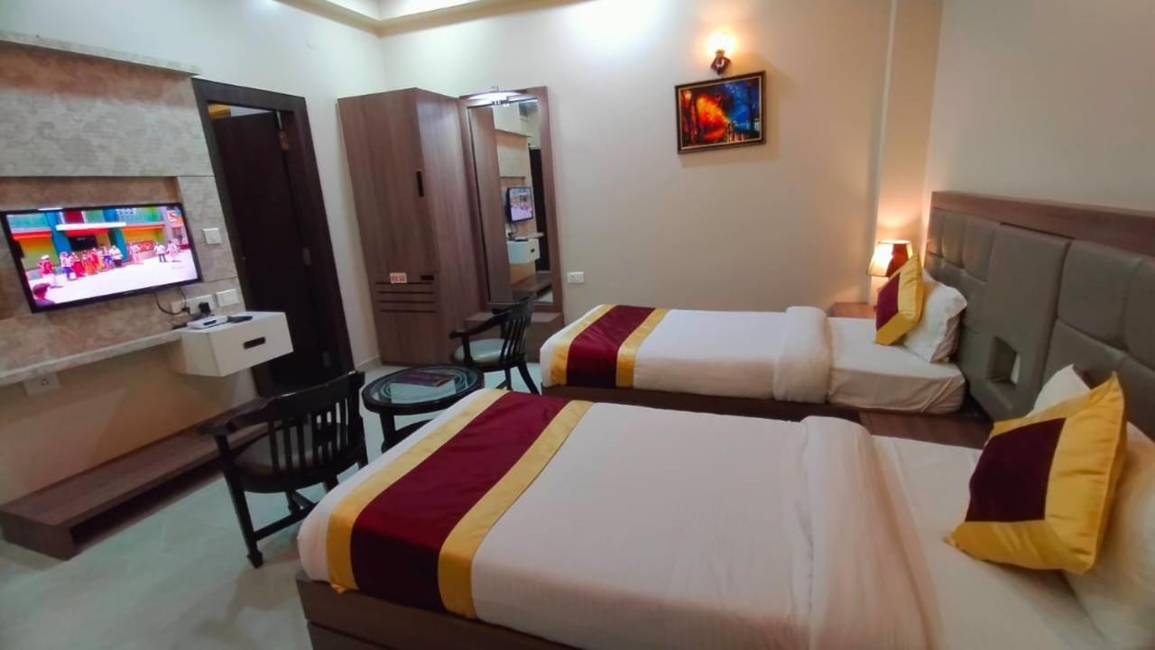 Hotel Ozas Grand バラナシ エクステリア 写真