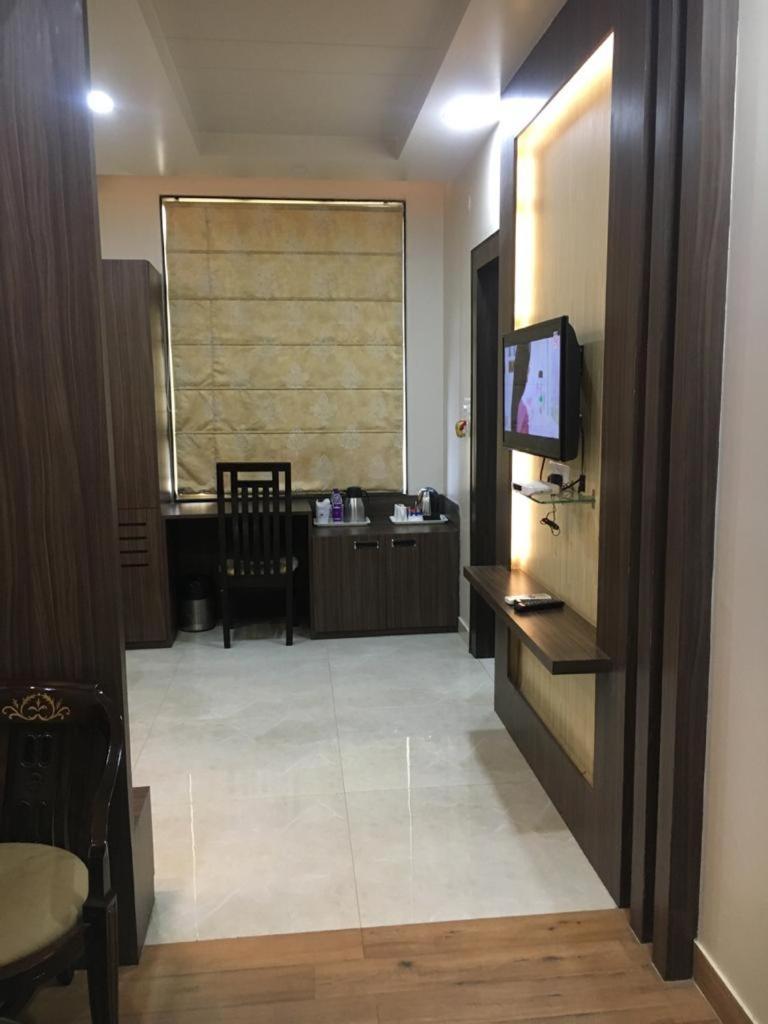 Hotel Ozas Grand バラナシ エクステリア 写真